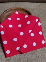 Bavlněný šátek s puntíky 65x65 cm barva červená