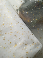 Oděvní / dekorační tyl s hvězdičkami s hologramem šíře 160 cm barva bílá se zlatou