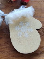 Vánoční dekorace dřevěná rukavice přírodní