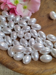Plastové voskové korálky / perly Glance oliva 12x18 mm bílá 10 ks