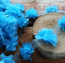 Prýmek květ na tylu šíře 60 mm modrý
