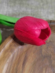 Umělý tulipán červený