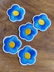 Nažehlovačka vyšívaný květ modrá azurová