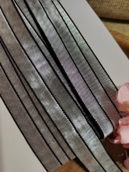 Lemovací pruženka půlená s lurexem šíře 20 mm černá stříbrná