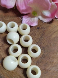 Plastové perly s velkým průvlekem 11x14 mm krémová