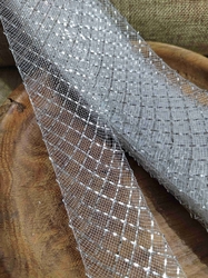 Modistická krinolína na vyztužení šatů a výrobu fascinátorů šíře 4 cm s lurexem stříbrná