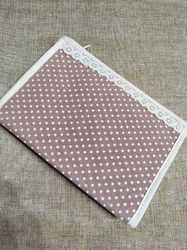 Kosmetická taška s puntíky 16 x 23 cm