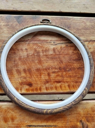 Vyšívací kruh / rámeček k zavěšení Ø16 cm hnědý