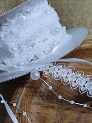 Svatební stuha trojitá s perlami bílá