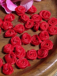 Saténová textilní růže Ø13-15 mm červená