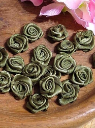 Saténová textilní růže Ø13-15 mm khaki zelená 