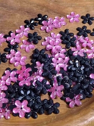 Plastový květ našívací Ø11 mm 10 ks mix růžová černá
