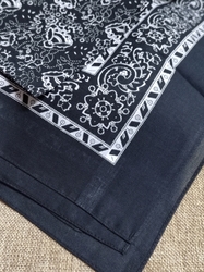 Bavlněný šátek kašmírový vzor 70x70 cm barva černá