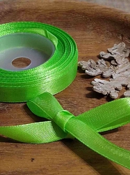 Atlasová stuha šíře 10 mm zelená