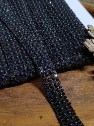Prýmek šíře 10 mm nažehlovací 25 cm barva černá
