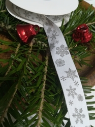Bavlněná stuha vločky šíře 15 mm vánoční bílé
