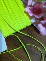 Kreativní šnůrka šíře 1mm voskovaná žlutozelená neon