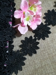 Vzdušná krajka / vsadka šíře 50 mm květy černá