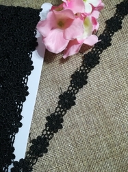 Vzdušná krajka / vsadka šíře 20 mm květina černá