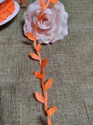 Saténový prýmek šíře 25 mm listy oranžový
