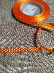 Saténová stuha s  puntíky šíře 6 mm oranžová