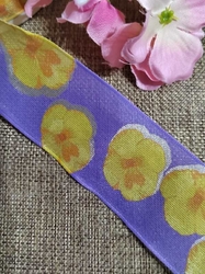 Dekorační stuha s drátem květy šíře 40 mm fialková