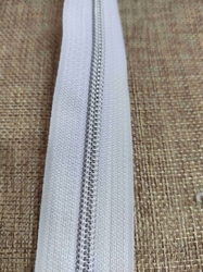 Zip spirálový šíře 5 mm s metalickými zoubky metráž střbrný
