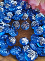 Knoflík květ s kamínkem větší modrý