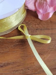 Atlasová stuha oboulící šíře 4 mm žlutozelená
