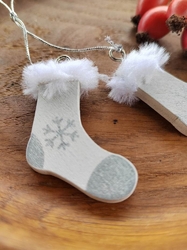 Vánoční dekorace dřevěná ponožky bílo stříbrná