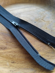 Spirálový zip šíře 3 mm délka 16 cm autolock černý 