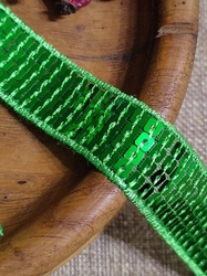 Flitrový prýmek šíře 22 mm zelená