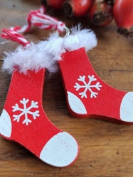 Vánoční dekorace dřevěná červená světlá ponožky