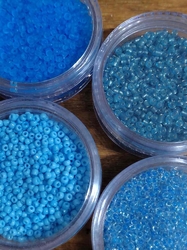 Korálky skleněné 4 x 30 g modré odstíny č.2