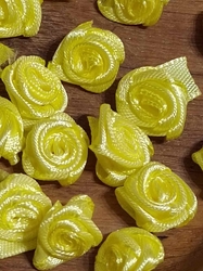 Saténová textilní růže Ø13-15 mm žlutá