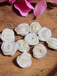 Saténová textilní růže Ø13-15 mm krémová