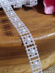 Borta s perlami - půlperle šíře 9 mm barva bílá