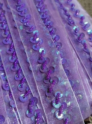 Flitrový prýmek na monofilu šíře 27 mm barva fialková