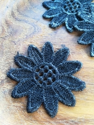 Krajkový květ 5 cm černý
