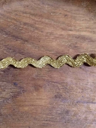 Hadovka - zoubkovka šíře 7 mm zlatá