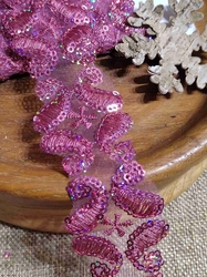 Prýmek na monofilu s flitry šíře 30 mm barva růžová