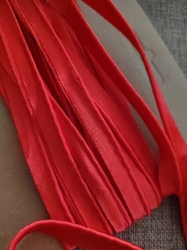 Saténová paspulka / kédr šíře 10 mm červená