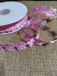 Saténový prýmek šíře 22 mm květy růžový