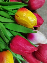 Umělý tulipán červený