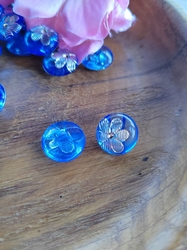 Knoflík květ s kamínkem větší modrý