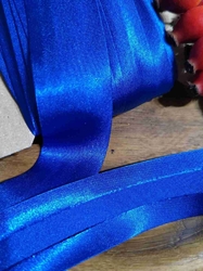 Šikmý proužek saténový šíře 30 mm zažehlený modrá