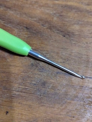 Háček na háčkování se silikonovou rukojetí vel.2,5 mm