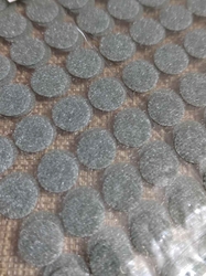 Suchý zip samolepicí kolečka Ø10 mm šedá