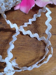 Hadovka - vlnovka s lurexem šíře 4 mm bílá zlatá