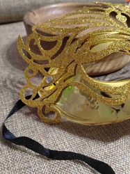 Karnevalová maska - škraboška s glitry zlatá